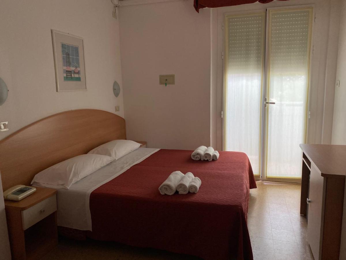 Hotel Chery Milano Marittima Kültér fotó
