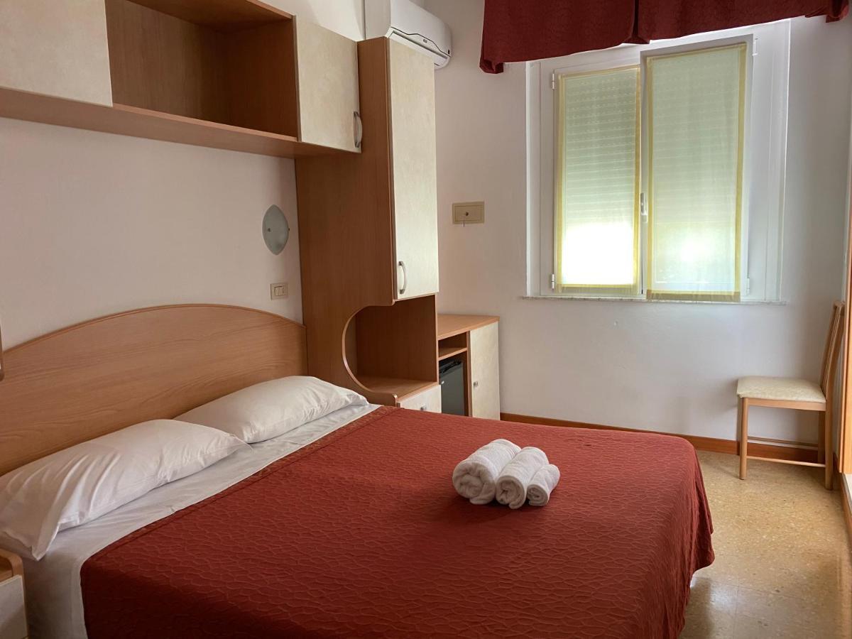 Hotel Chery Milano Marittima Kültér fotó