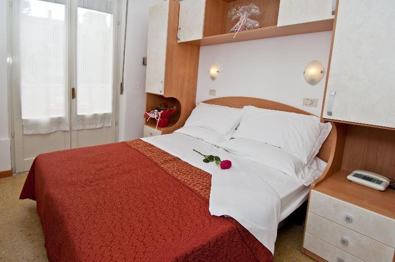 Hotel Chery Milano Marittima Kültér fotó