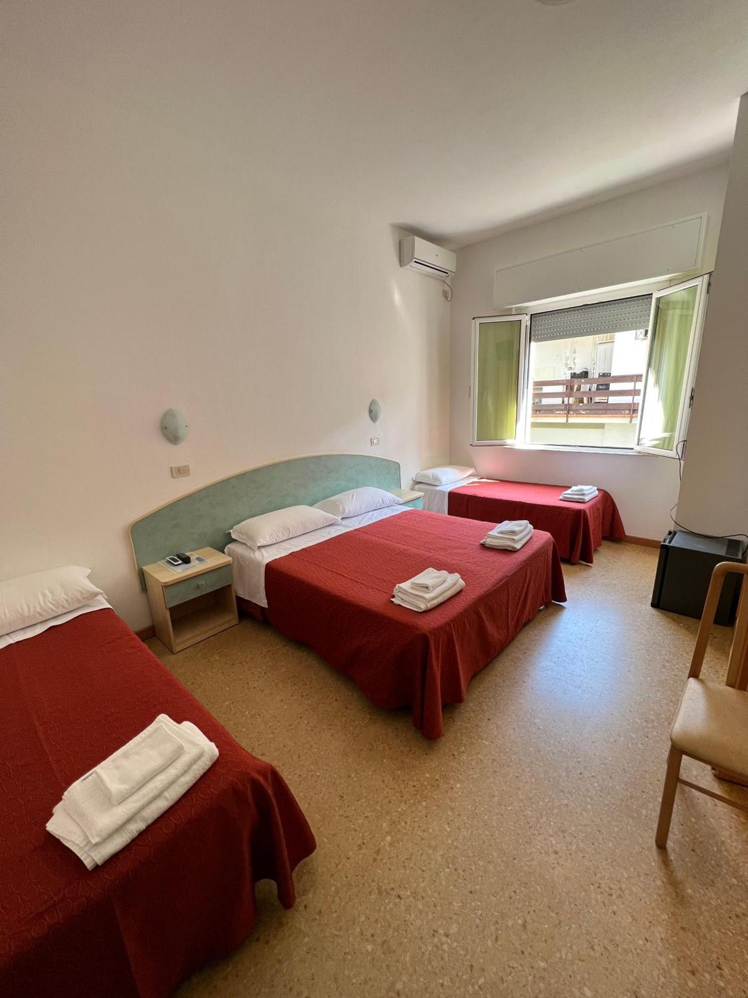 Hotel Chery Milano Marittima Kültér fotó