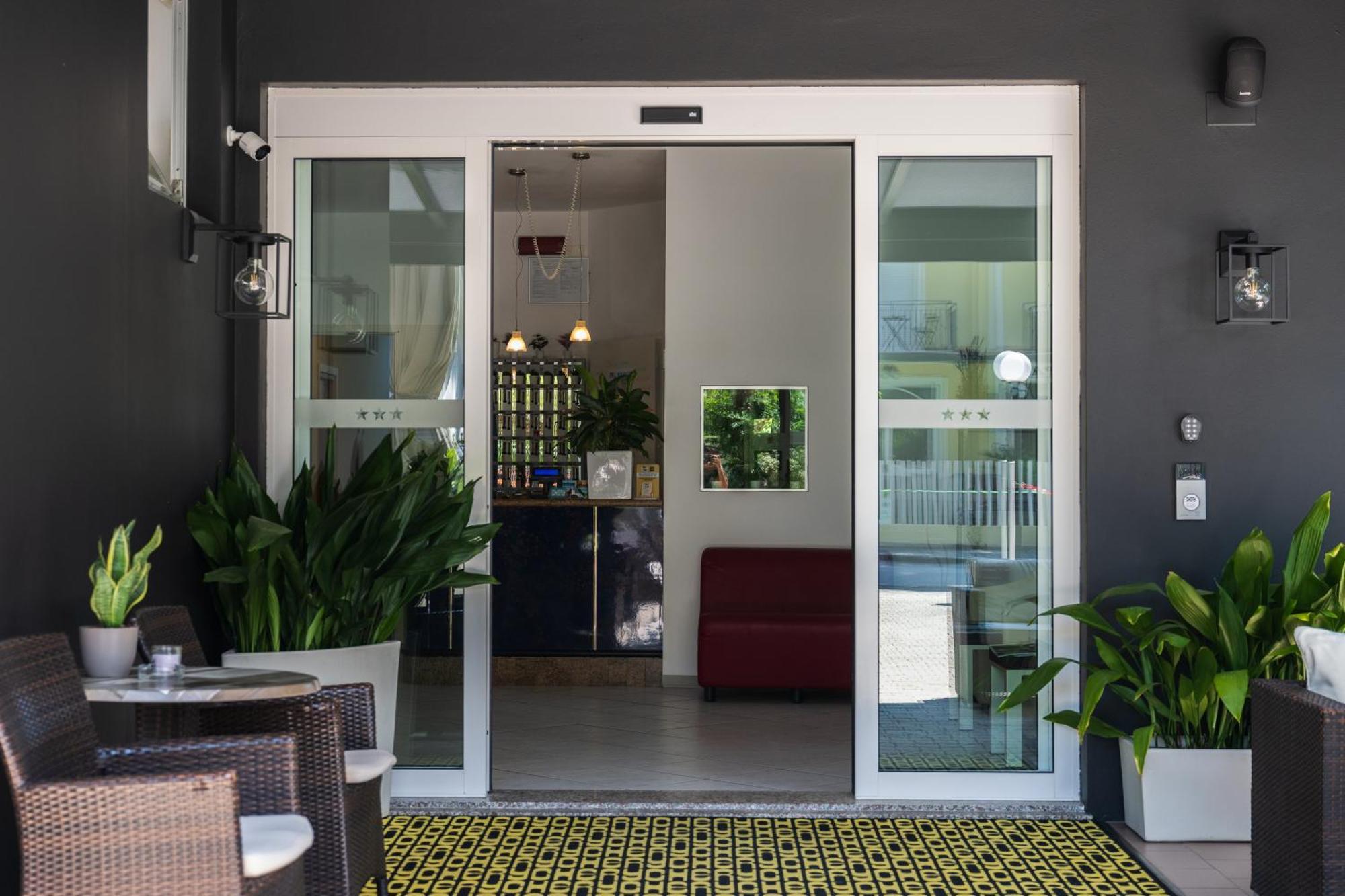 Hotel Chery Milano Marittima Kültér fotó